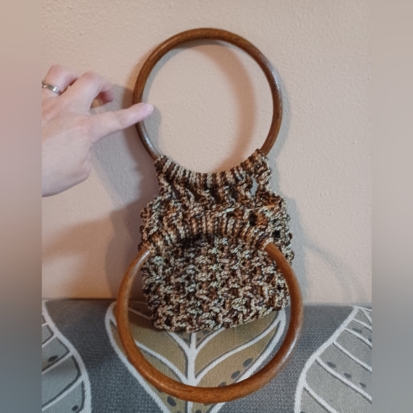 Vintage Macrame Brown/Tan Hand Bag With Round Bakelite/Wood Handles 11.5" - Picture 3 of 11